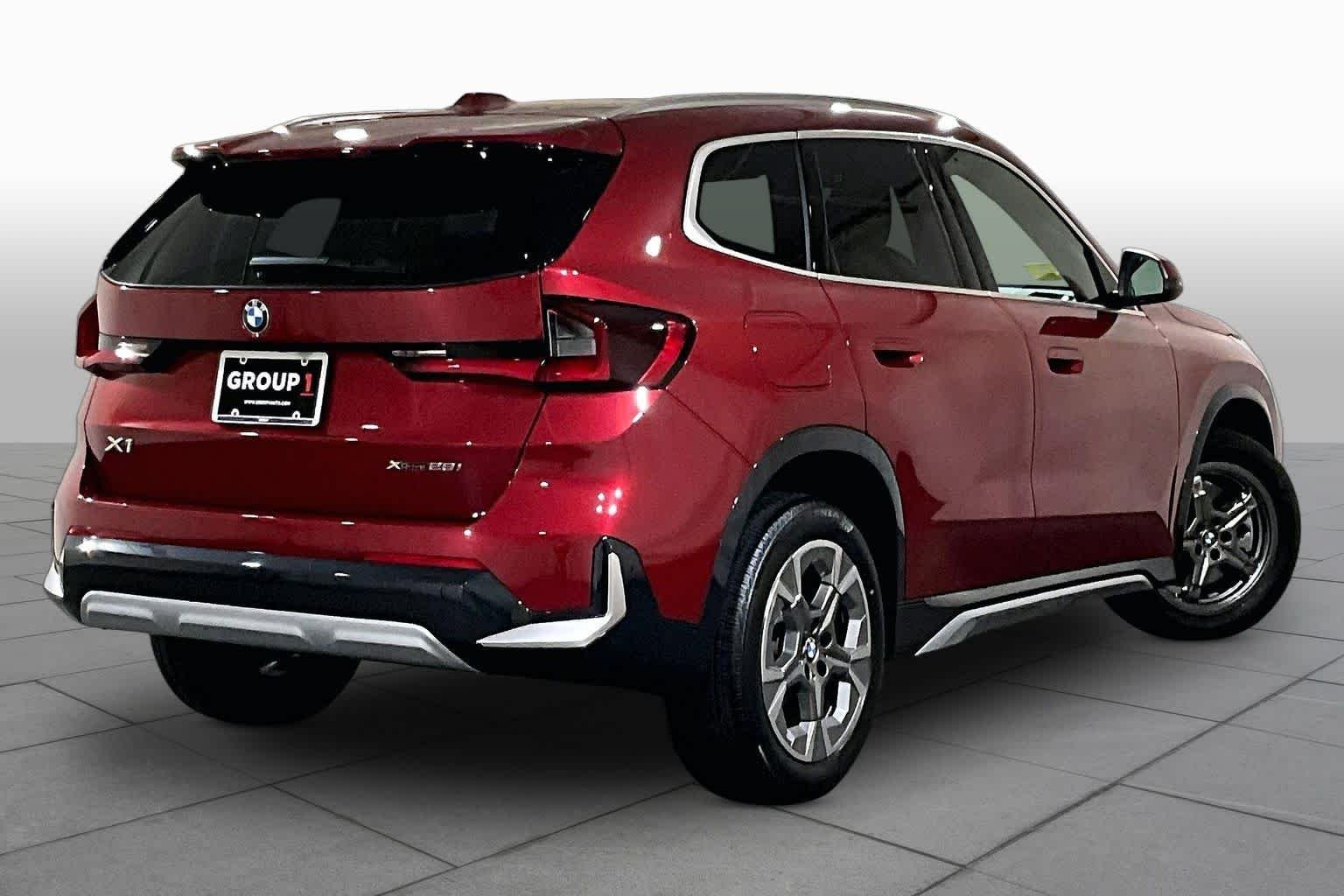 Used 2026 Vegas Red Metallic BMW xDrive28i image 12