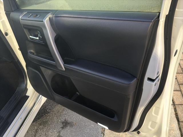 Certified Used 2023 BLIZZARD PEARL Toyota  image 15