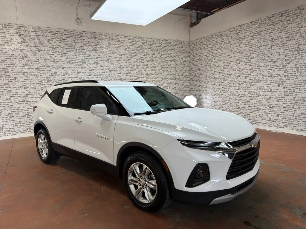 Used 2020 Summit White Chevrolet LT image 1