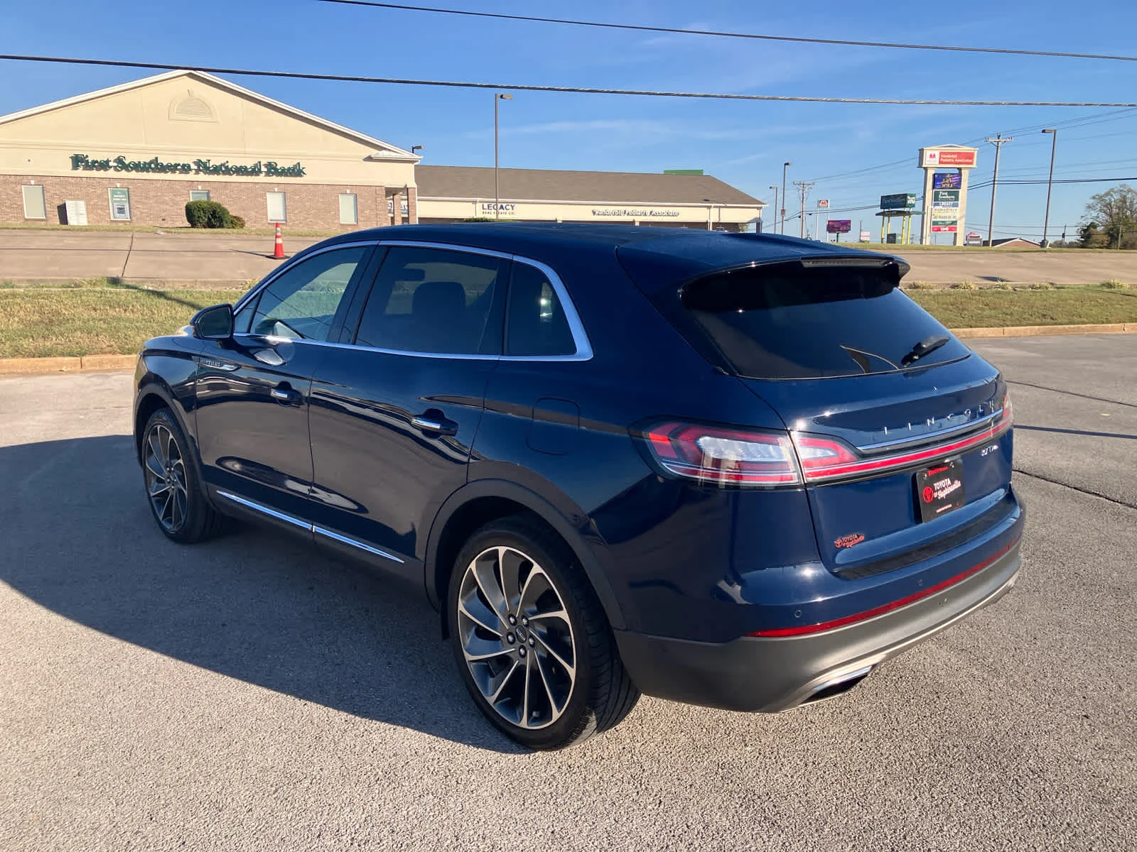 Used 2019 Rhapsody Blue Lincoln Reserve image 5
