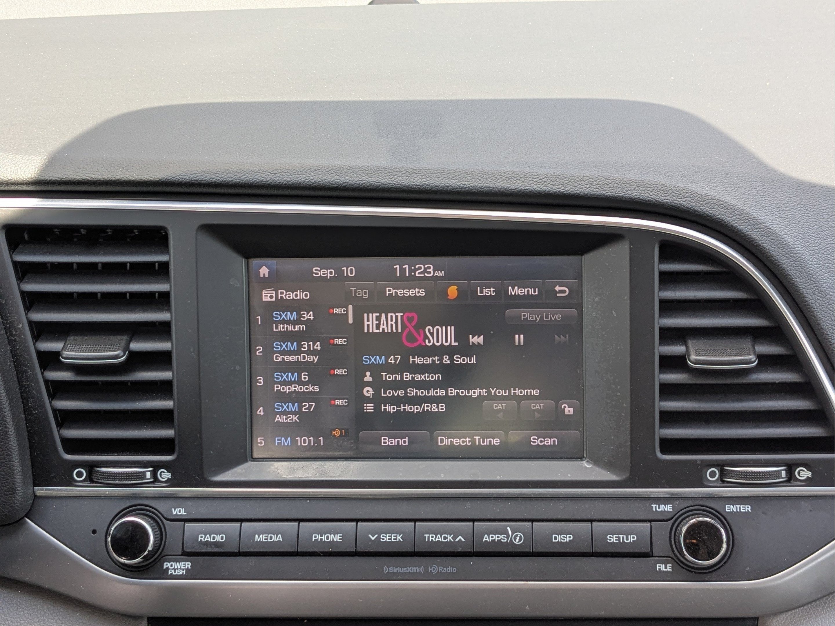 Used 2017 Black Noir Pearl Hyundai SE image 17