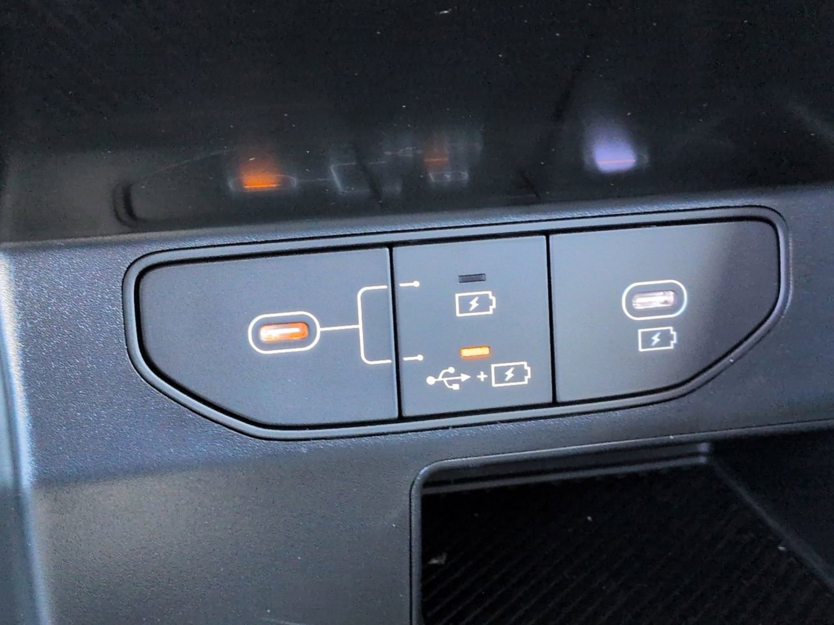 New 2026 Glacial White Kia LX image 27