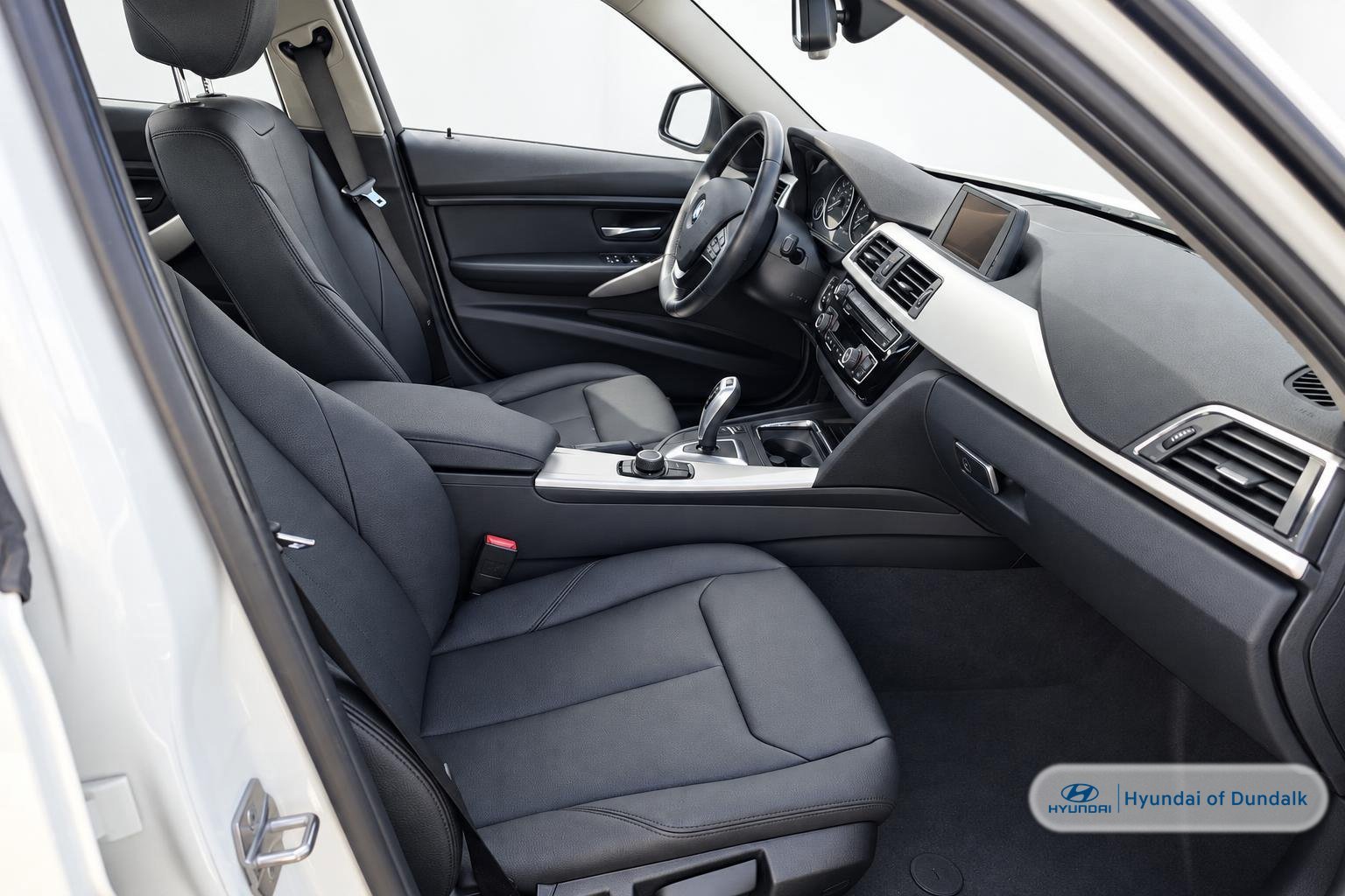 Used 2017 White BMW 320i image 7