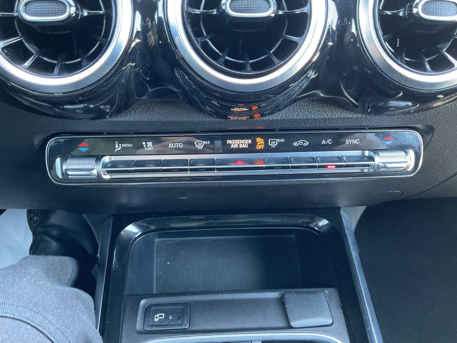 Used 2023 Black Mercedes-Benz GLB 250 image 26