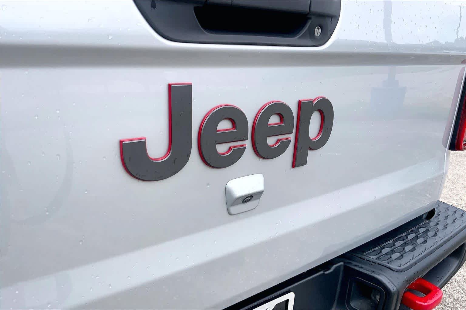 Used 2024 Silver Zynith Clearcoat Jeep Rubicon image 29