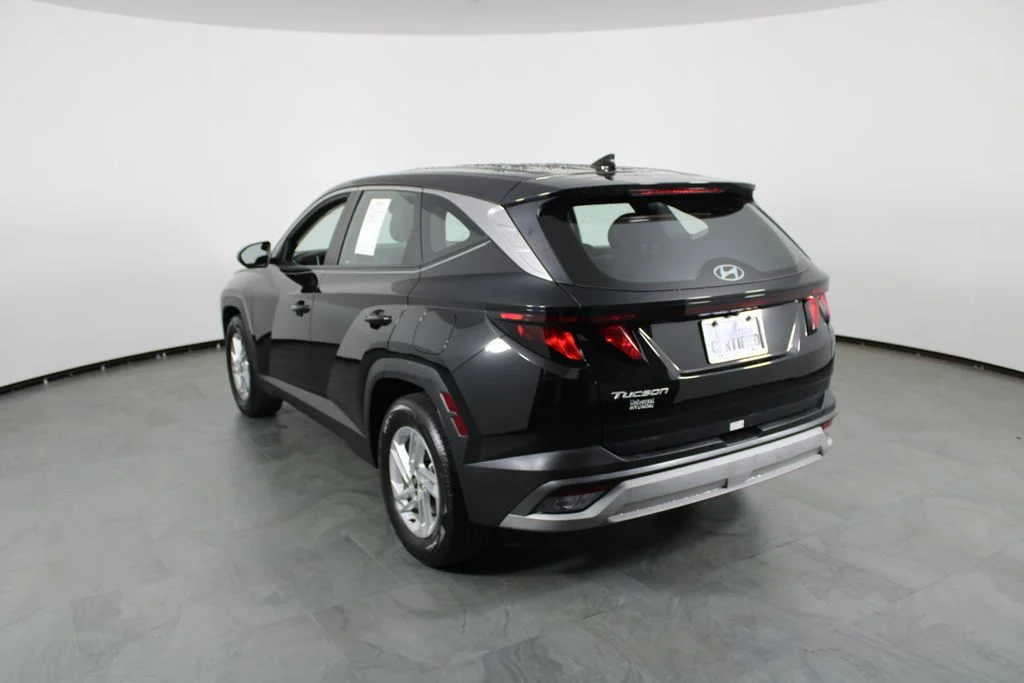 Used 2025 Black Hyundai SE image 16
