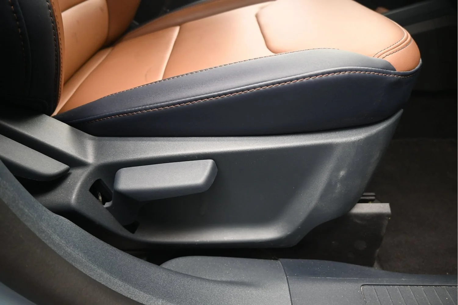 Used 2023 Area 51 Ford LARIAT image 15