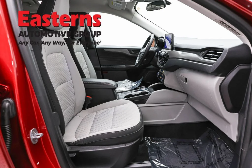 Used 2023 Red Ford Active image 25