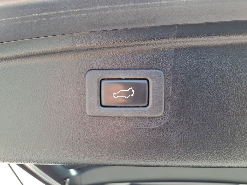 Used 2019 Gray Subaru 2.5i Premium image 17