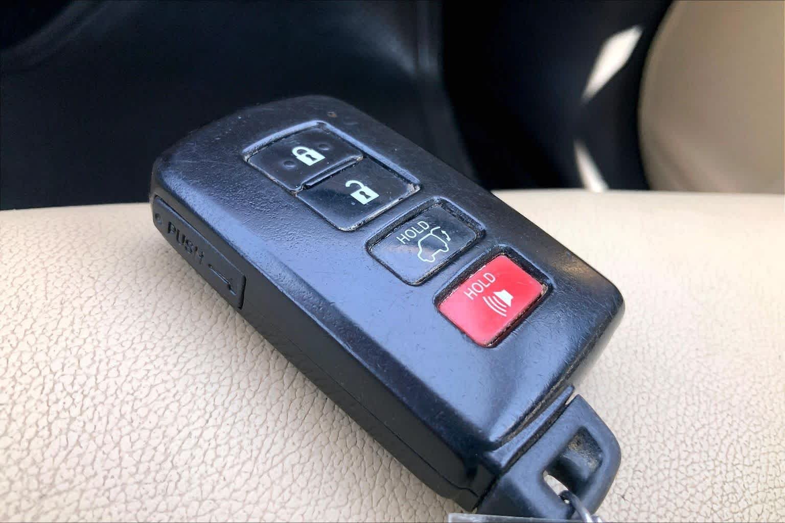 Used 2019 Blizzard Pearl Toyota XLE image 14