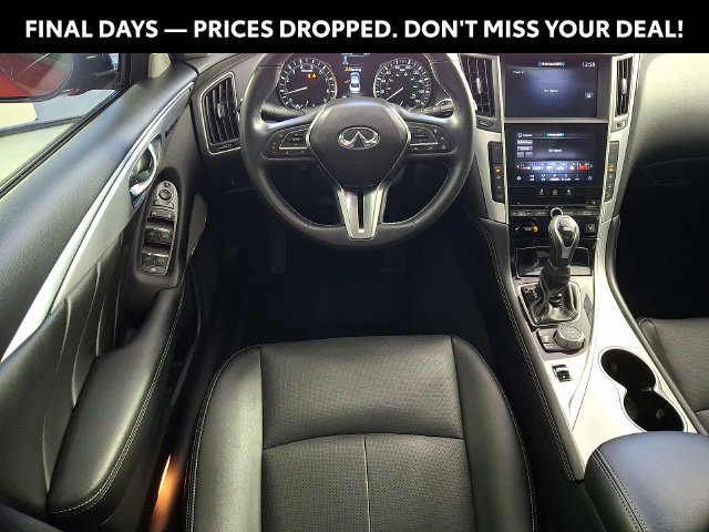 Used 2022 Red INFINITI LUXE image 13