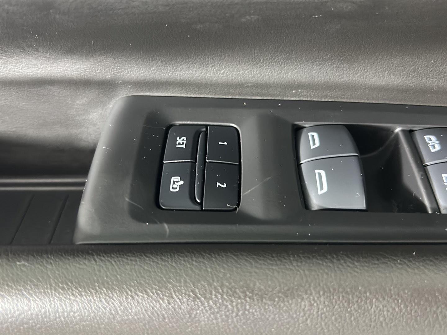 Used 2024 Summit White Chevrolet LT image 23