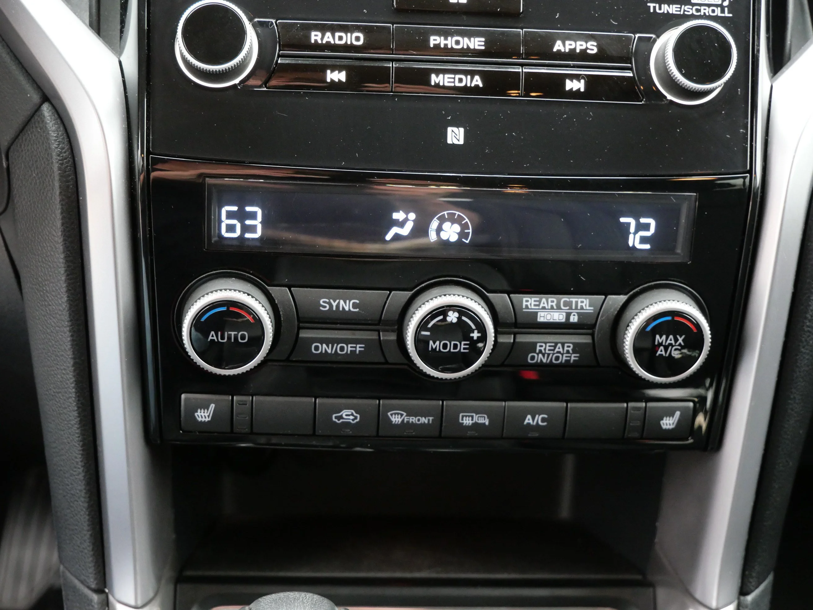 Used 2022 Ice Silver Metallic Subaru Premium image 23