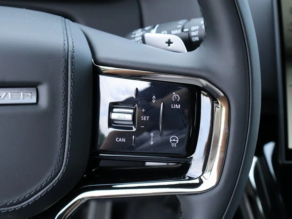 New 2025 Fuji White Land Rover Dynamic SE image 32