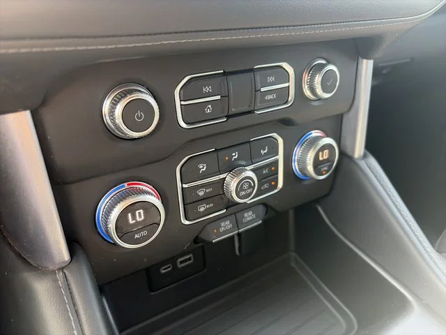 Used 2022 Black GMC SLE image 19