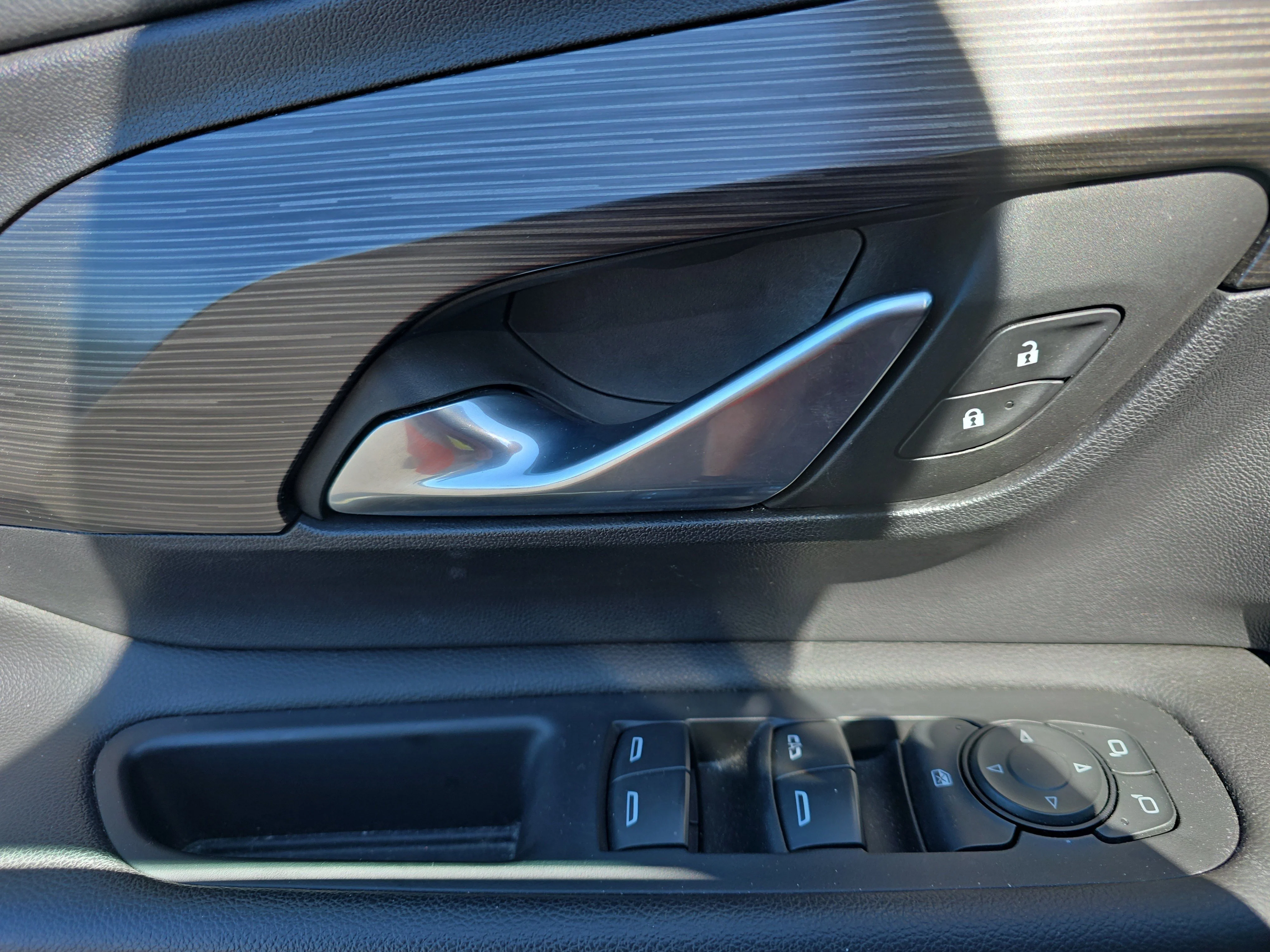 Used 2023 Sterling Metallic GMC SLE image 19