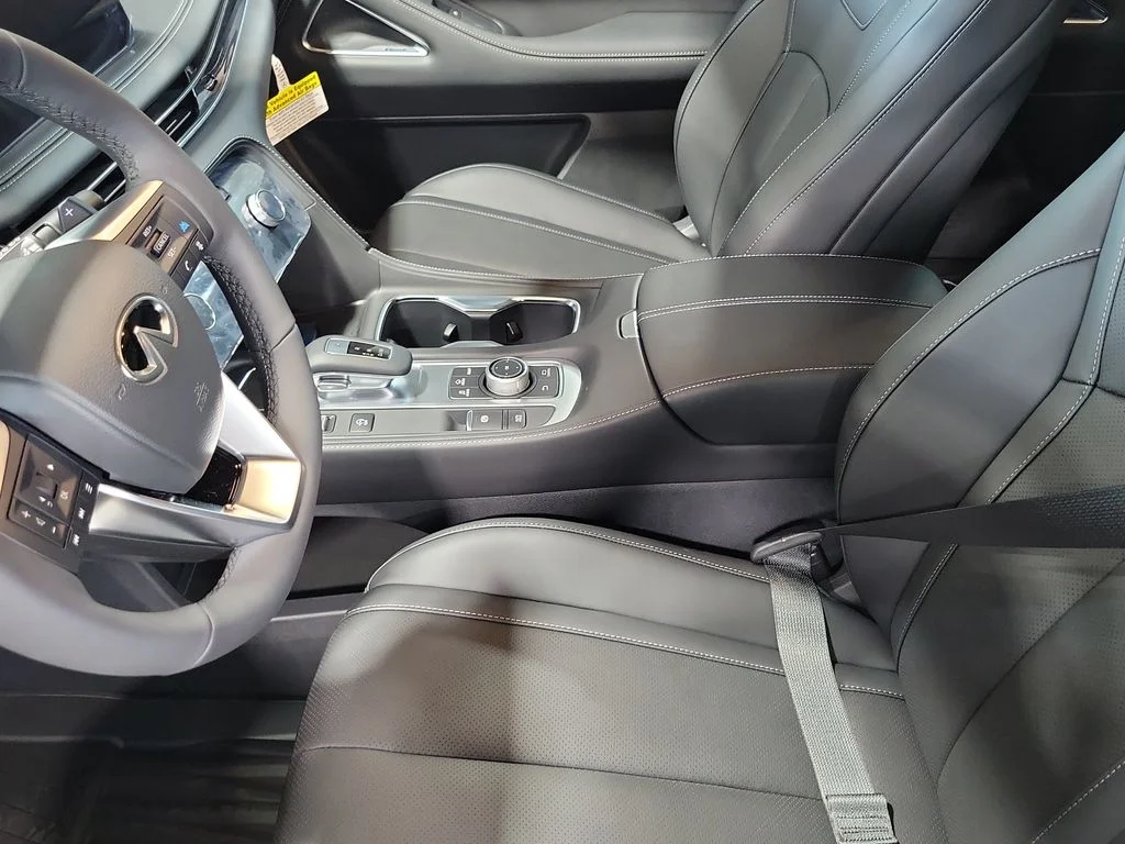 New 2027 2T RAD WHT INFINITI Sport AWD image 15