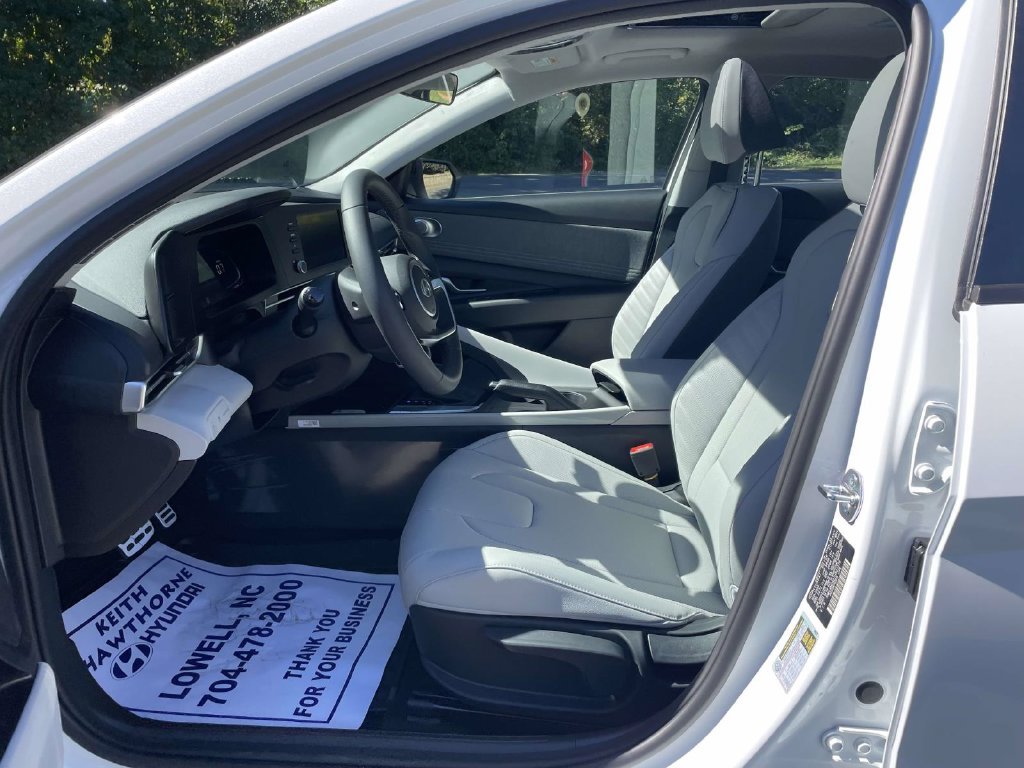 New 2026 White Hyundai SEL Sport Plus image 15