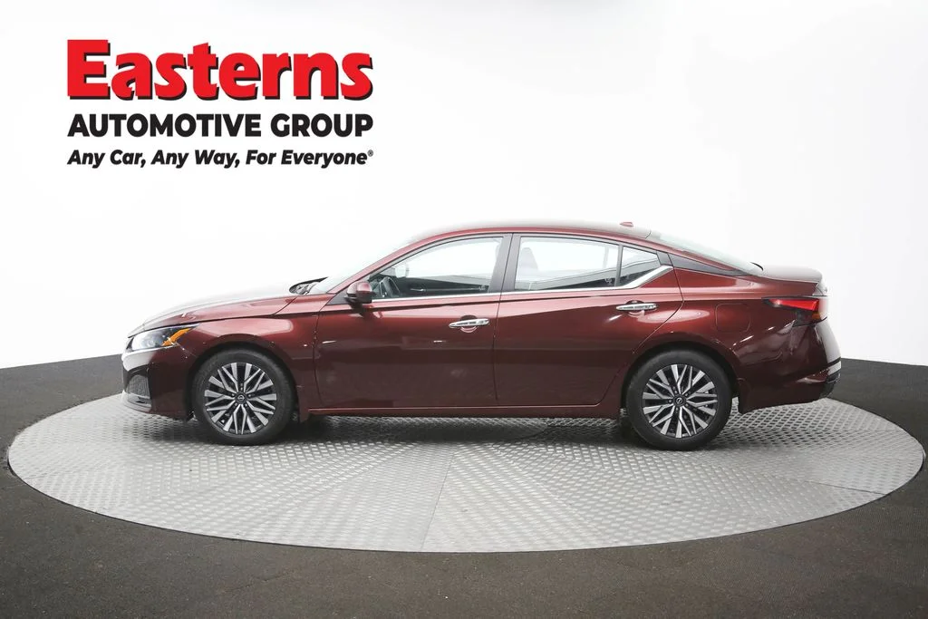 Used 2023 Red Nissan 2.5 SV image 60