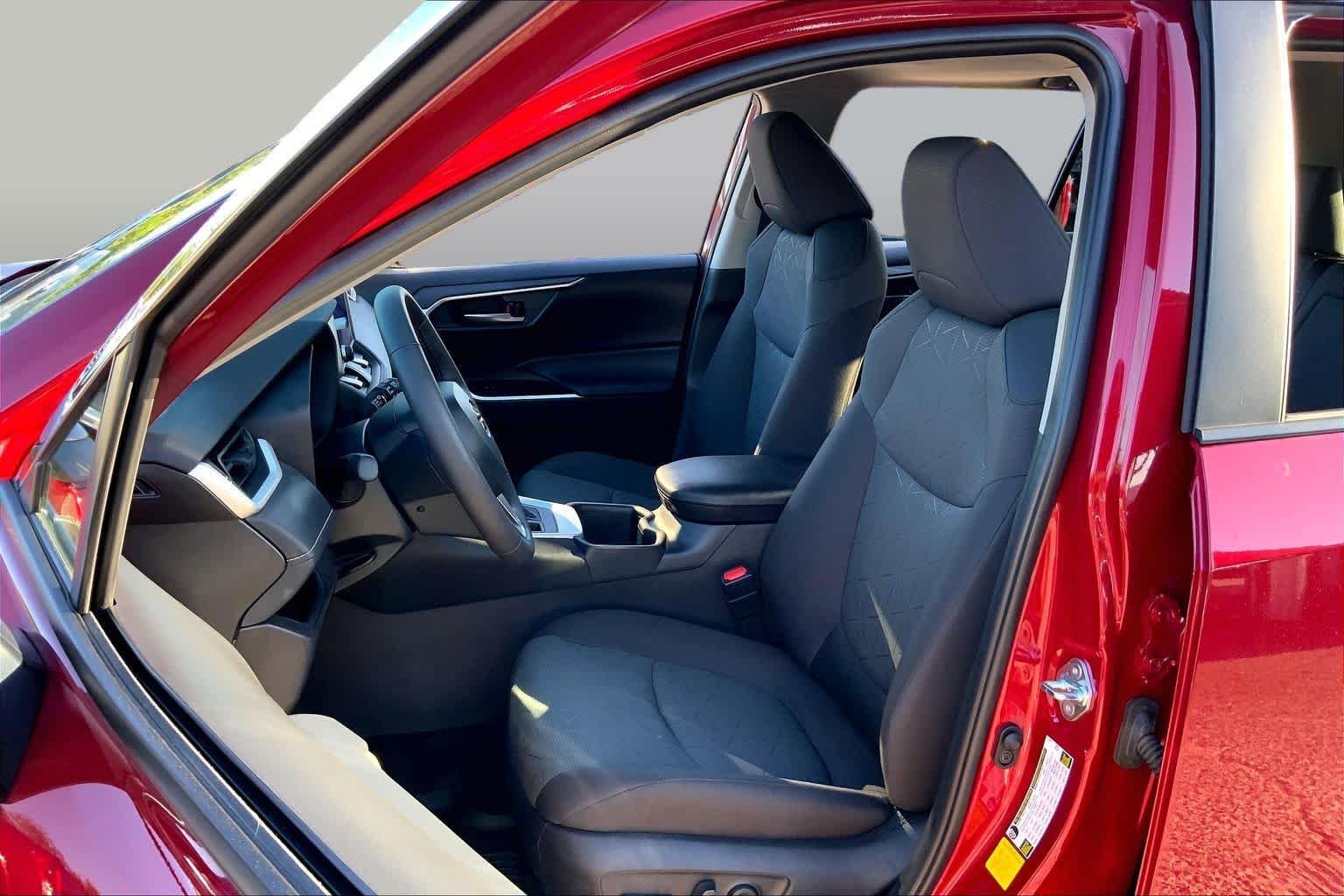 Used 2025 Ruby Flare Pearl Toyota XLE image 8