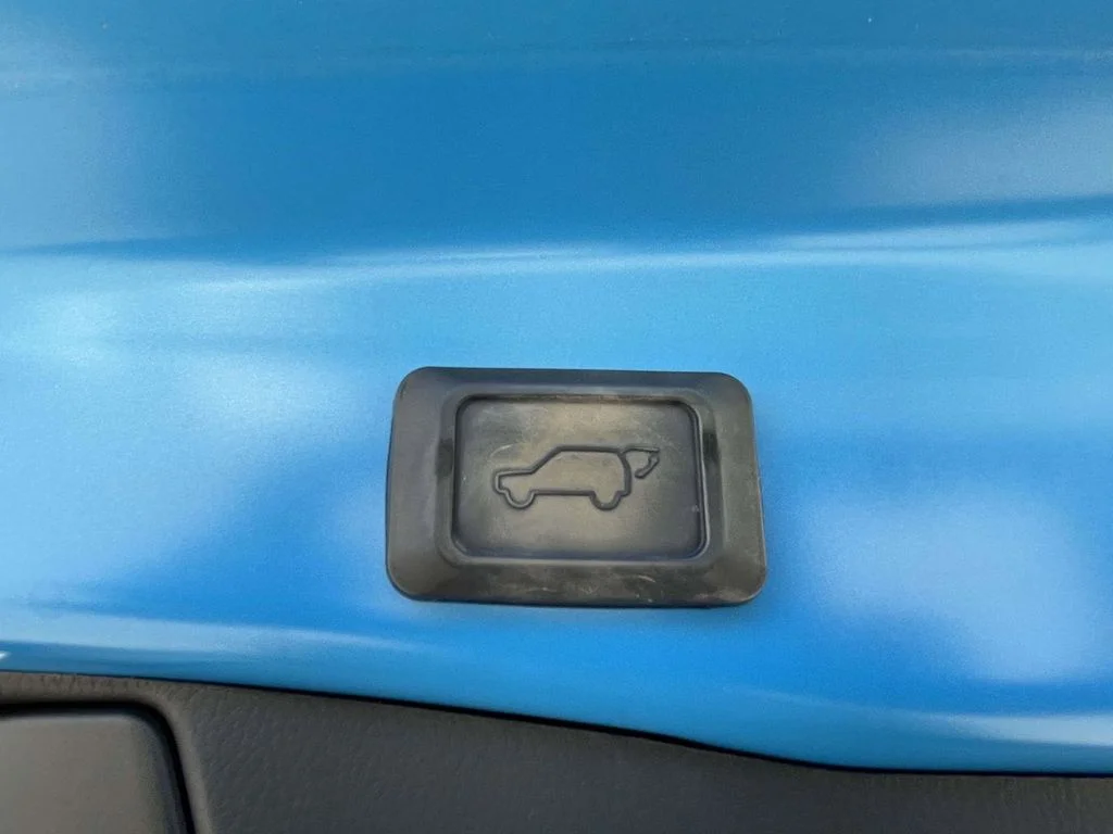 Used 2021 Blue Toyota XLE Premium image 12