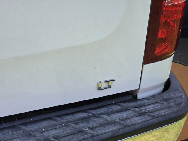 Used 2012 White Chevrolet LT image 9