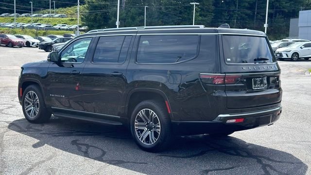 Used 2024 Diamond Black Crystal Pearlcoat Jeep Base image 4