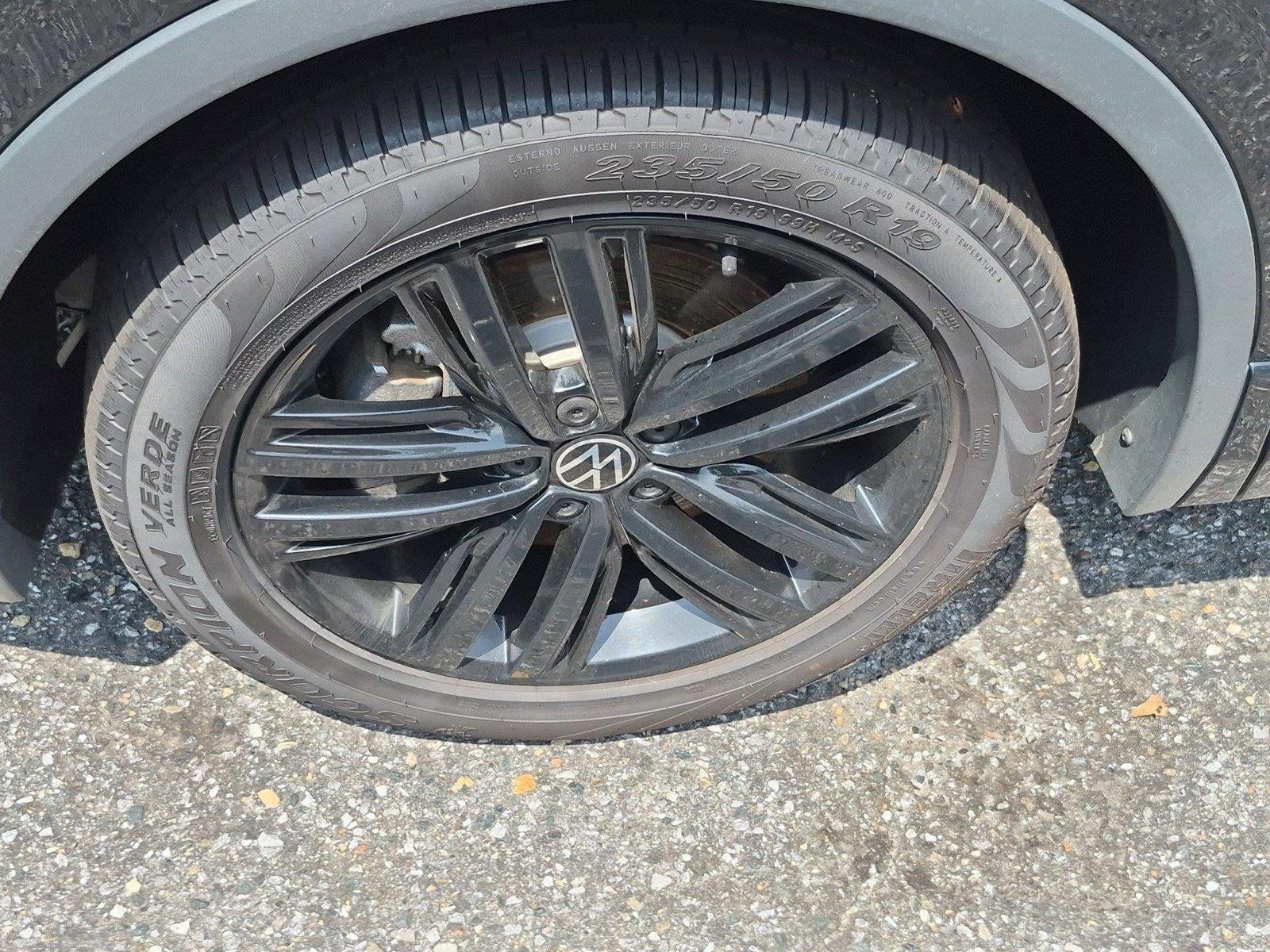 Used 2022 Deep Black Pearl Volkswagen SE R-Line Black image 10