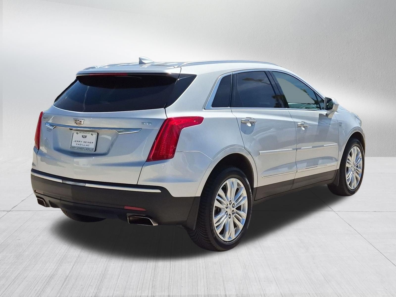 Used 2017 RADIANT SILVER METALLIC Cadillac Premium Luxury FWD image 5