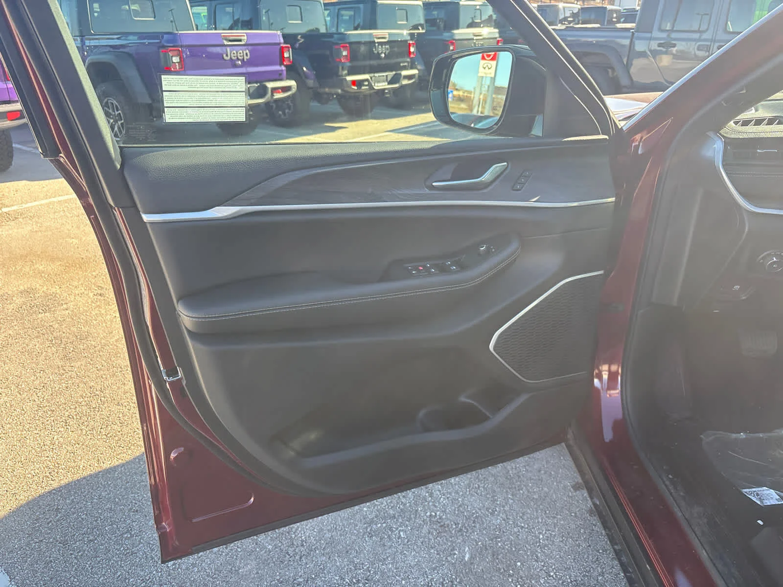New 2026 Velvet Red Pearl-Coat Exterior Paint Jeep Limited image 18