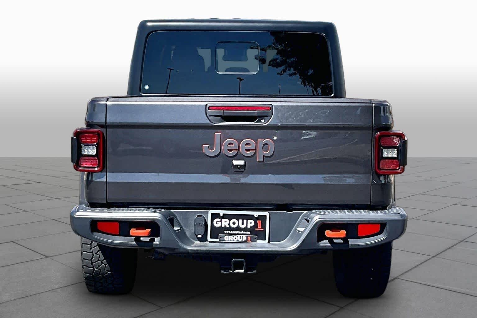 Used 2025 Granite Crystal Metallic Clearcoat Jeep Mojave image 5