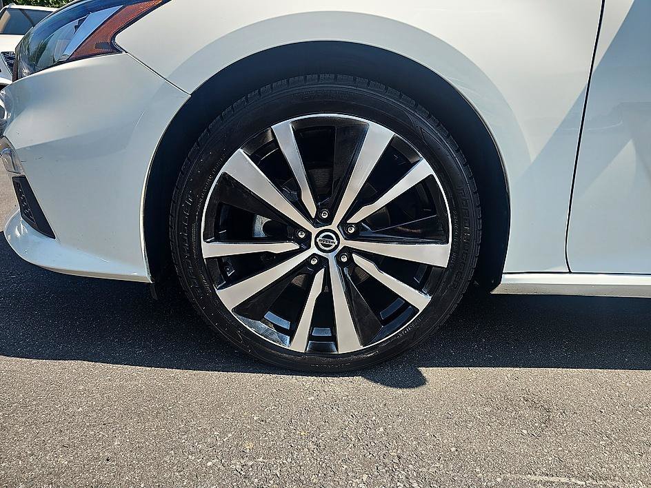 Used 2021 Glacier White Nissan 2.5 SR image 9