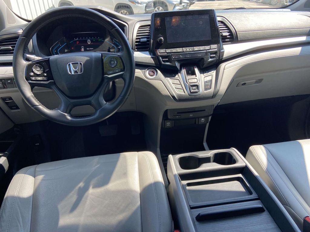 Used 2018  Honda Touring image 12