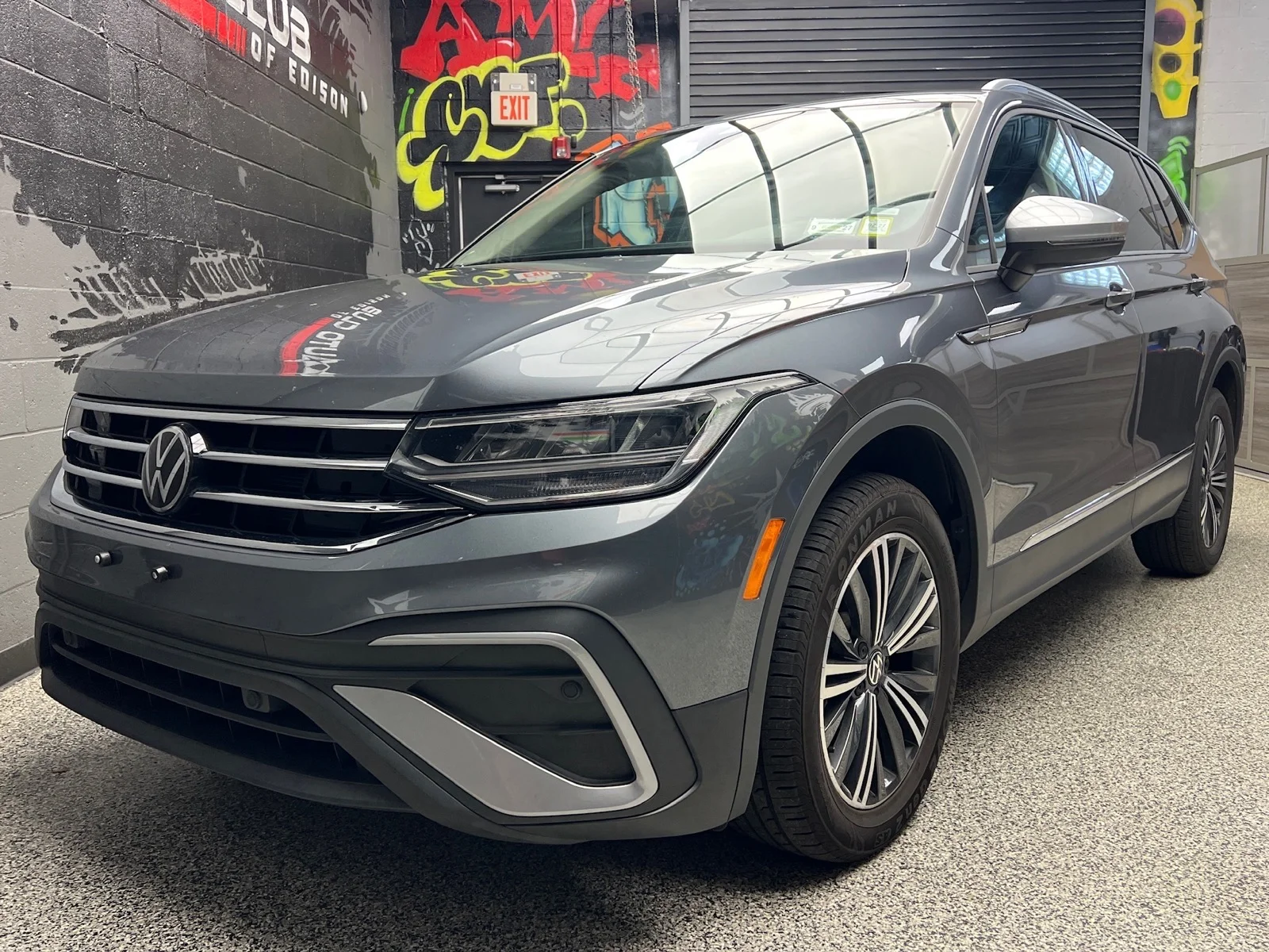 Used 2024 Platinum Gray Metallic (2r2r) Volkswagen Wolfsburg Edition 4Motion image 3