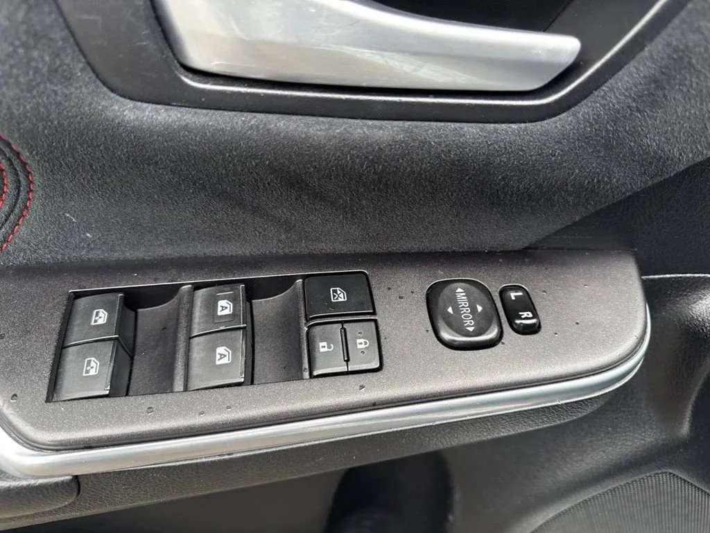 Used 2016  Toyota XSE image 28