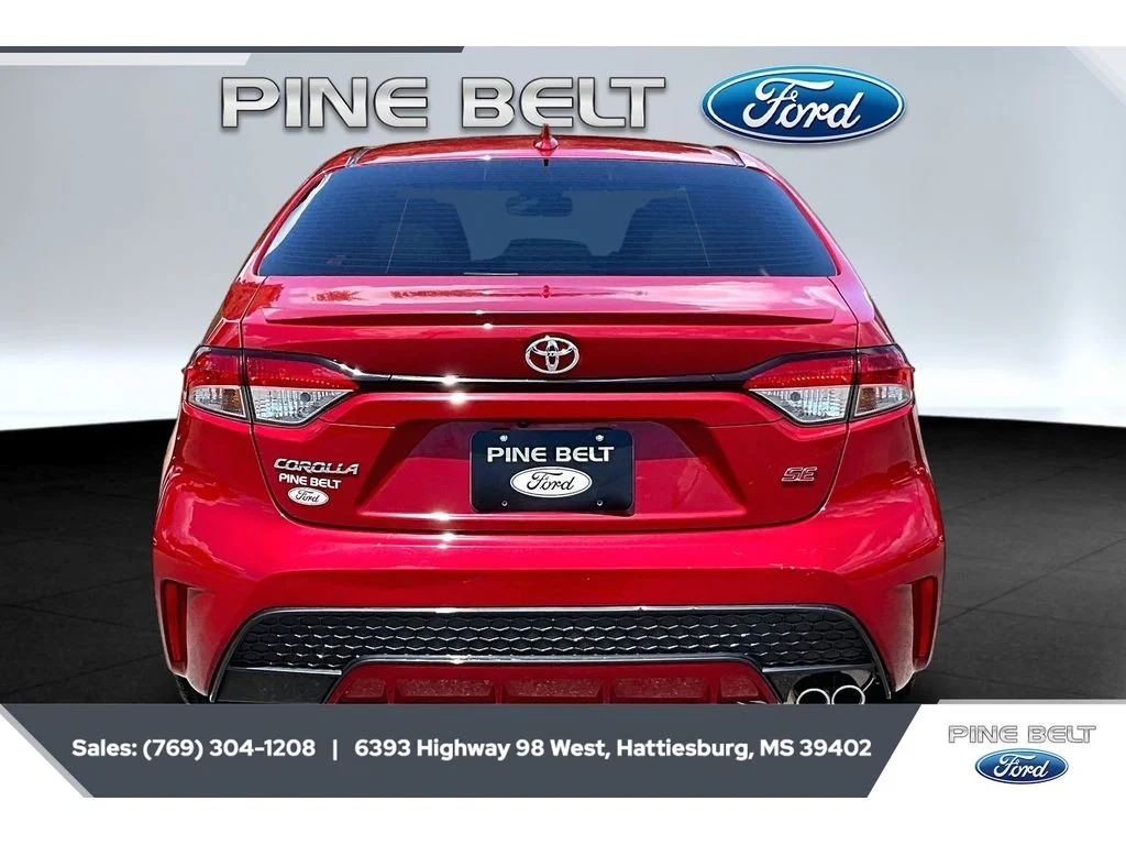 Used 2020 Barcelona Red Metallic Toyota SE image 4