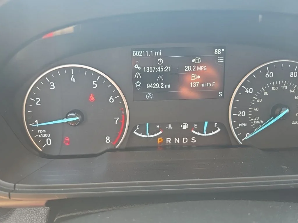 Used 2021 Red Ford SE image 9