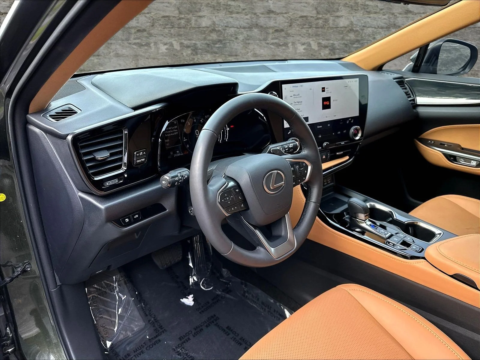 Used 2022 NORI GREEN PEARL Lexus  image 19