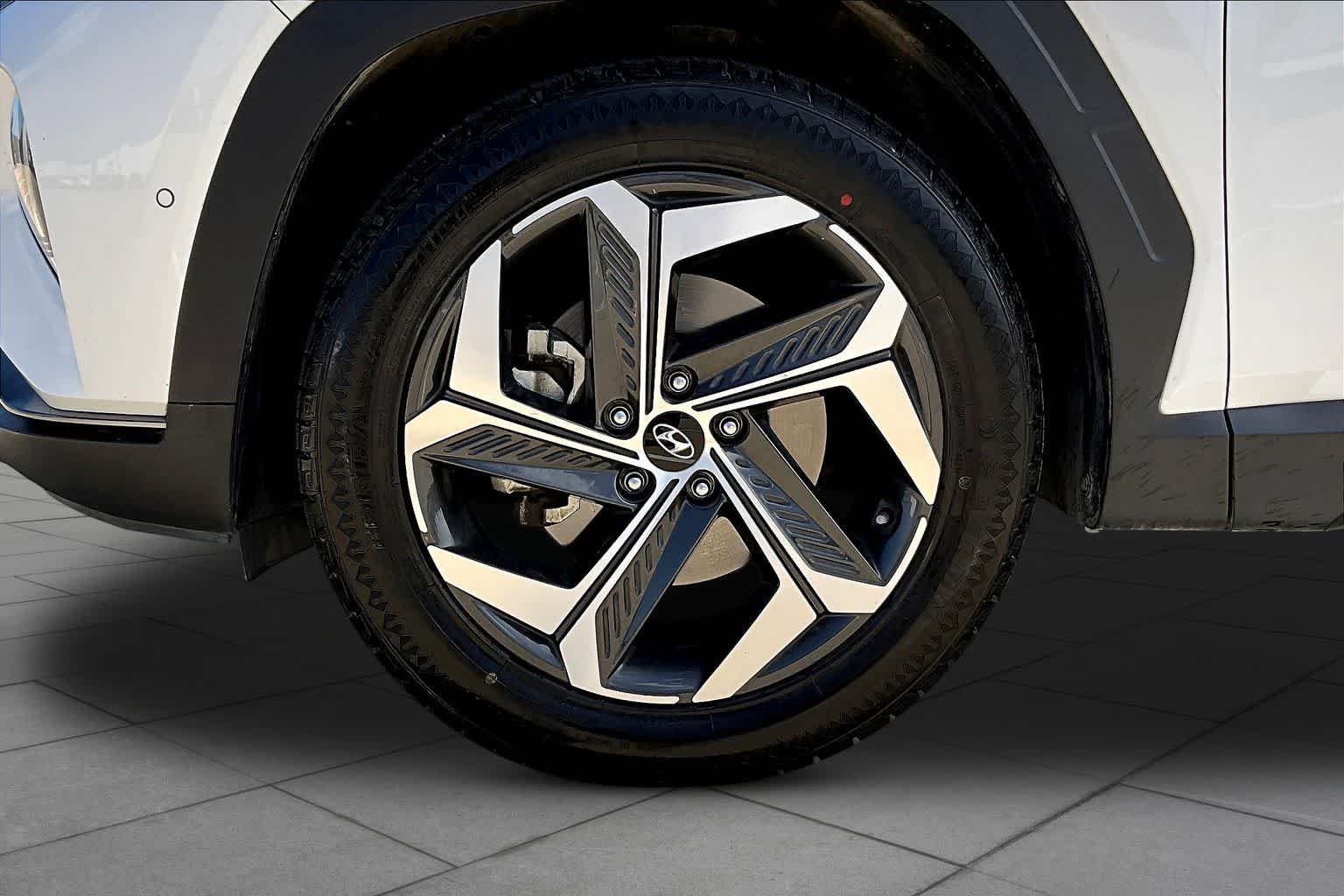 Used 2024 White Pearl Hyundai Limited image 11