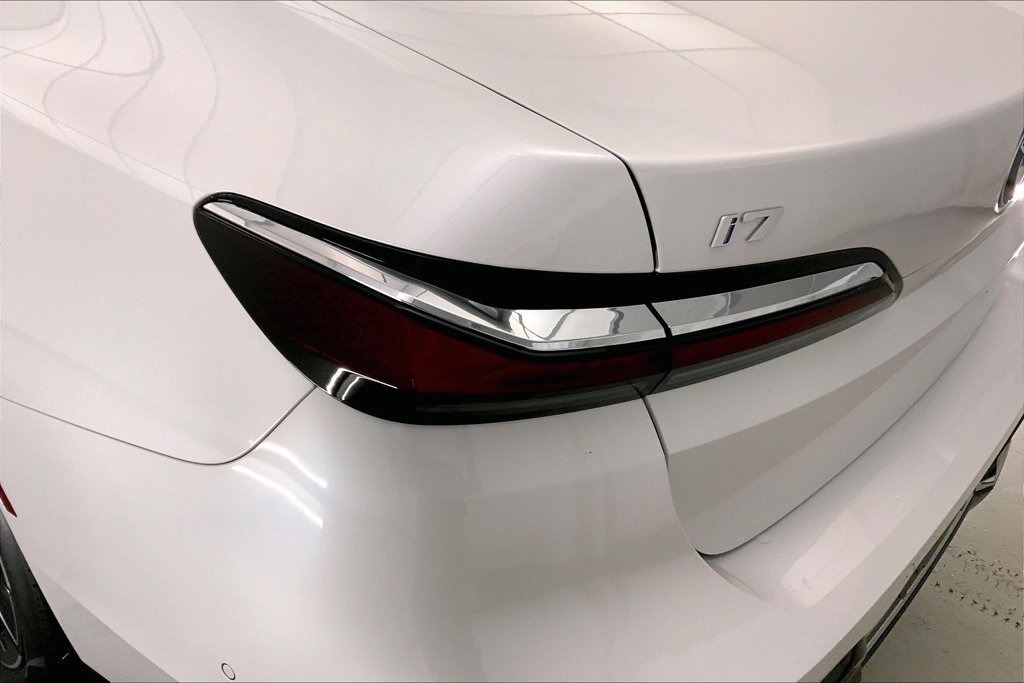 Certified Used 2023 Mineral White Metallic BMW  image 27