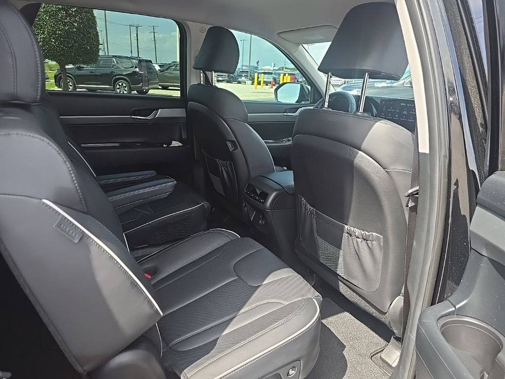 Used 2025 Black Hyundai SEL image 10