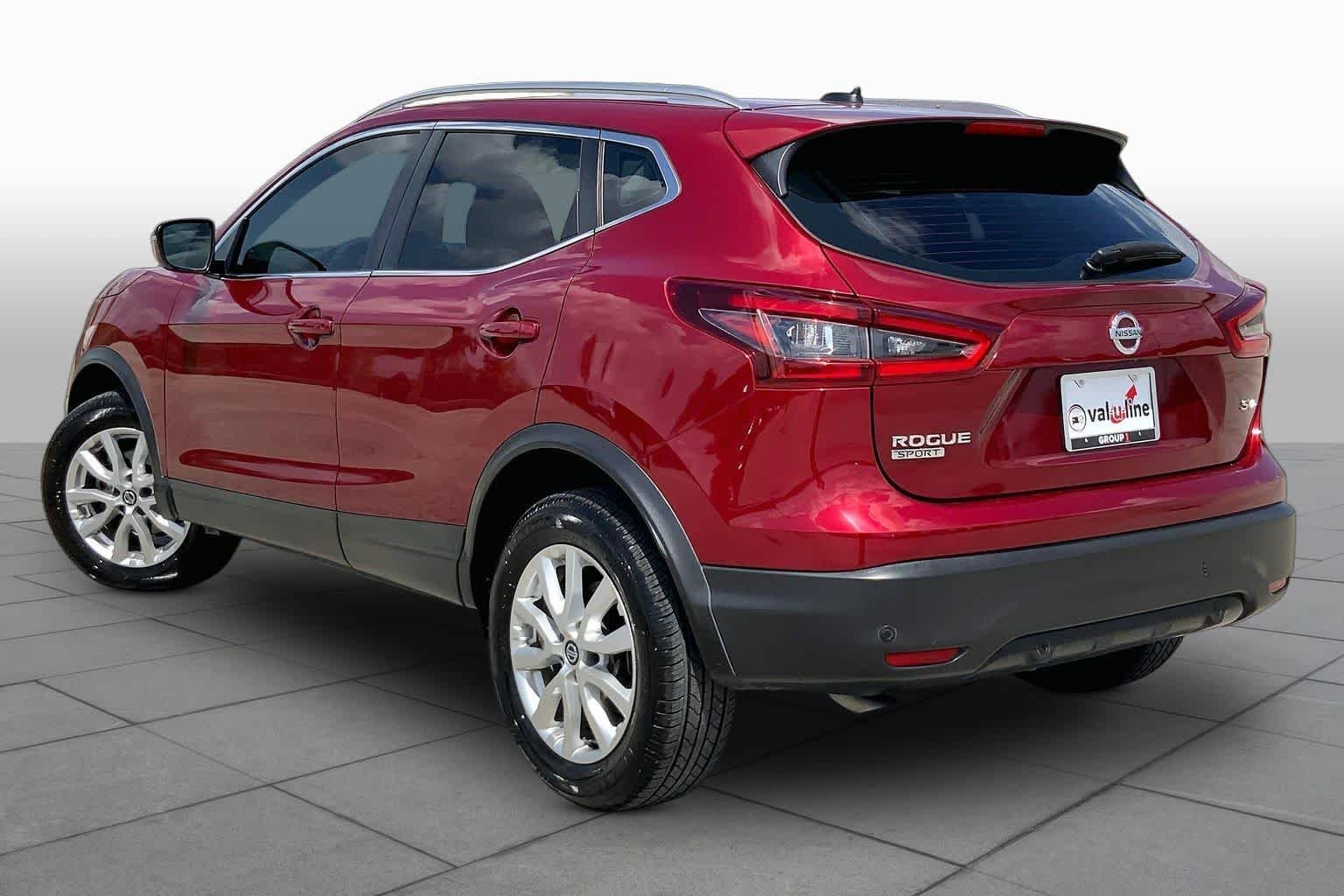 Used 2020 Scarlet Ember Tintcoat Nissan SV image 12