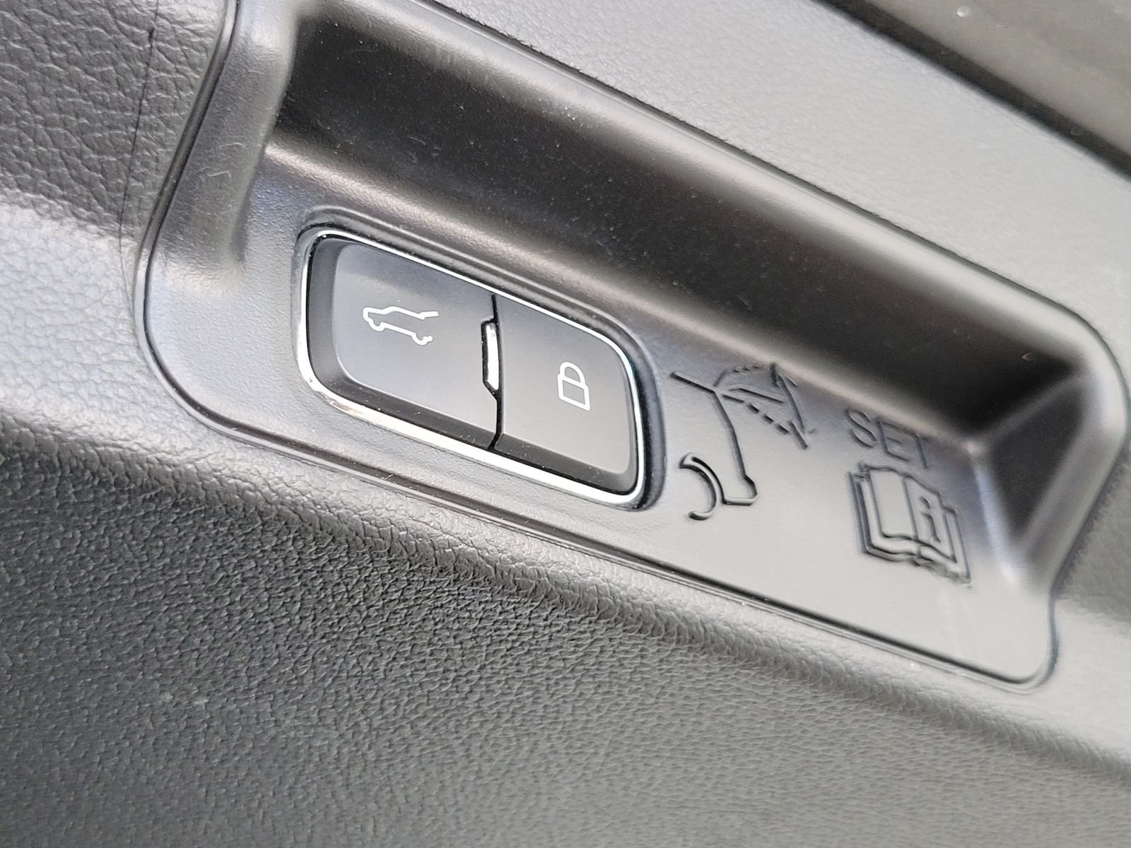 Used 2020 Gray Ford Limited image 31