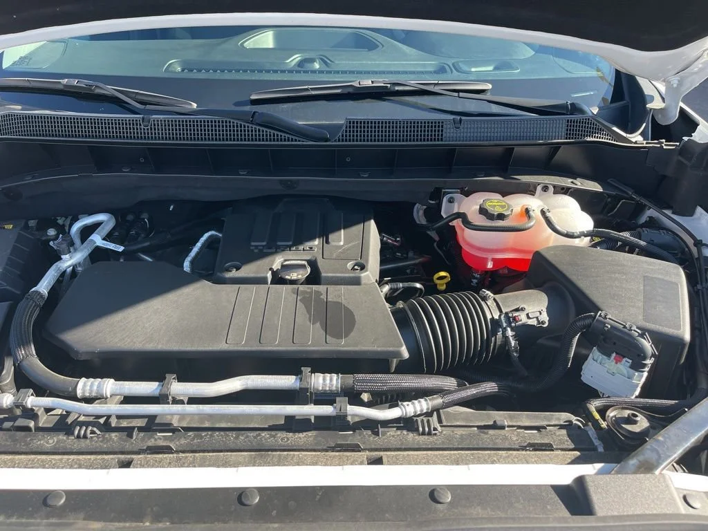 Used 2025 Summit White Chevrolet Custom image 28