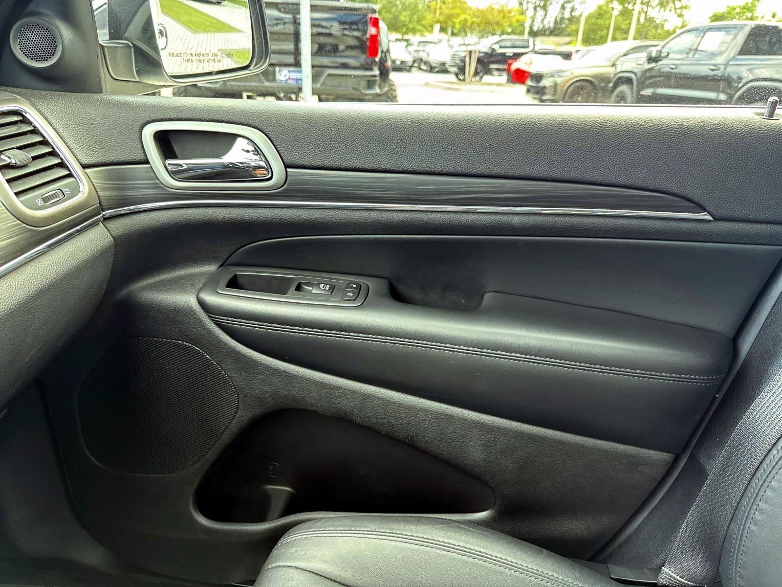Used 2020 Bright White Clearcoat Jeep Limited image 23