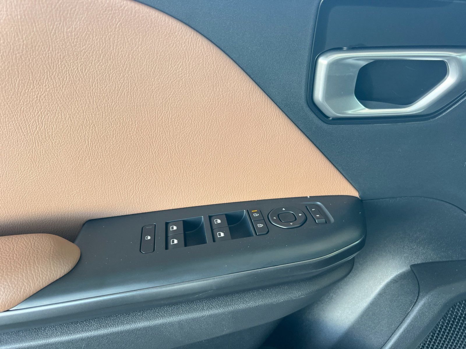 New 2026 Snow White Pearl Kia LXS image 10