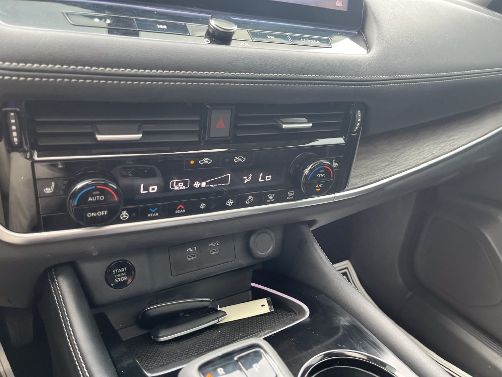 Used 2024 Gold Nissan Platinum image 20