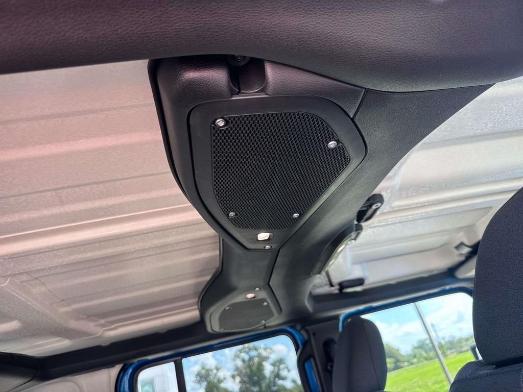 New 2027 Hydro Blue Pearlcoat Jeep Sport S image 24