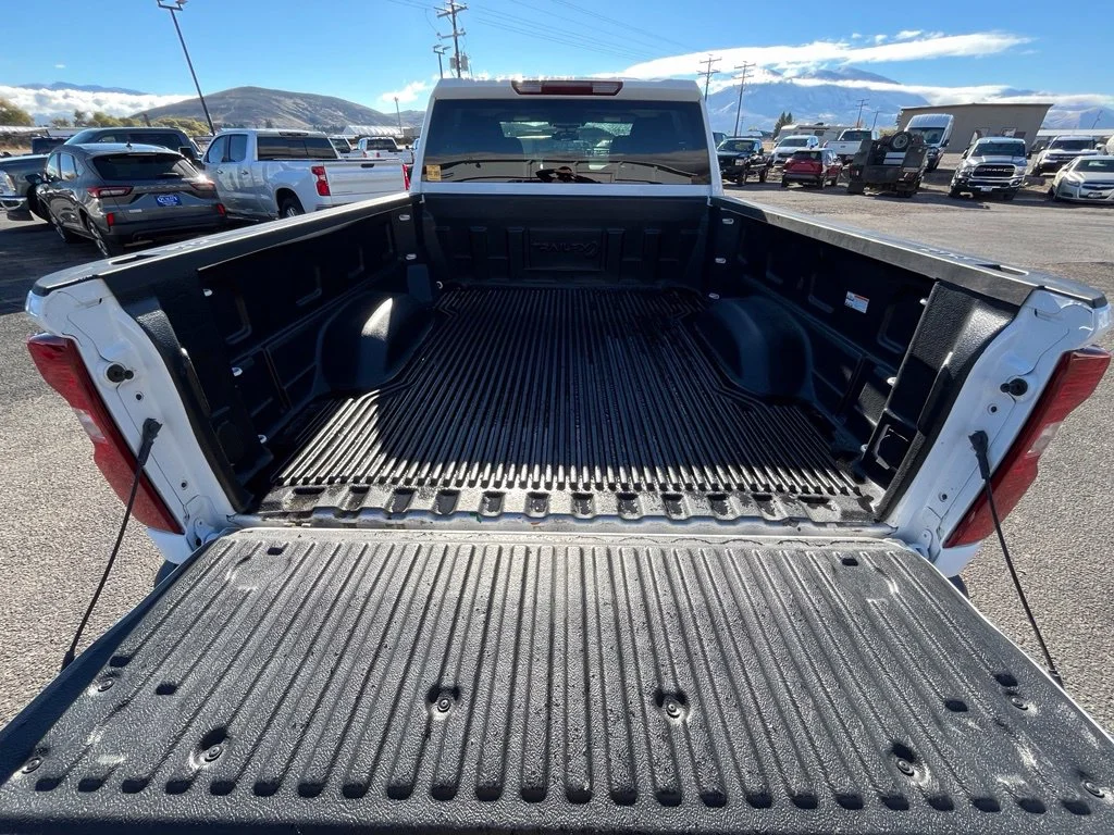 Used 2025 White Chevrolet LT image 17