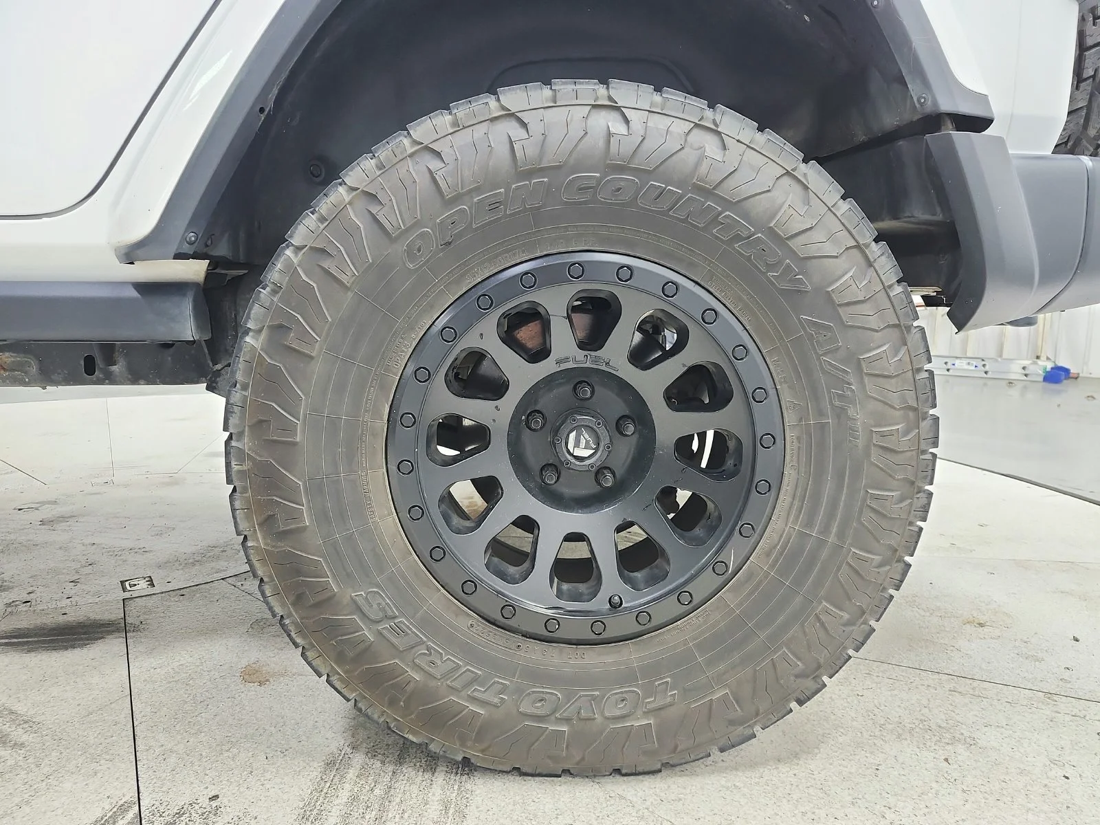 Used 2019 White Jeep Unlimited Sahara image 19